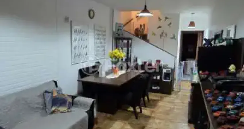 Casa com 2 quartos à venda na Rua Chile, 168, Jardim América, Taboão da Serra