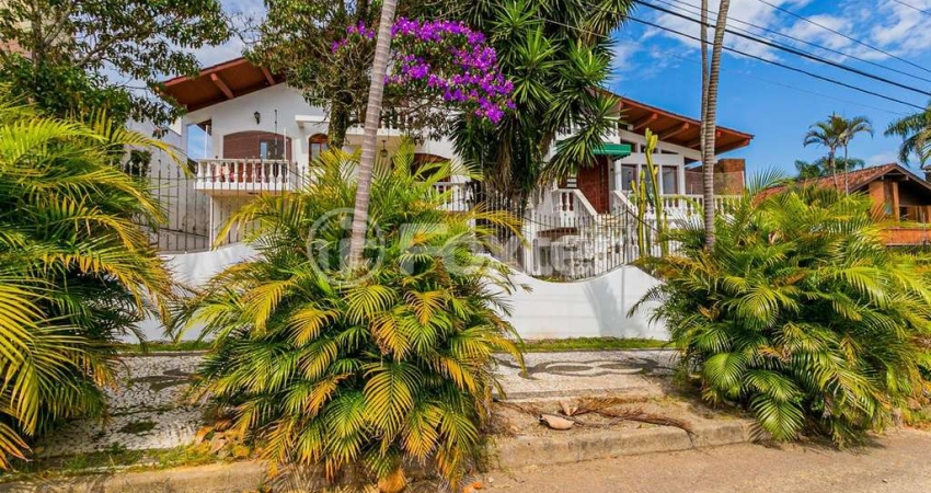Casa com 4 quartos à venda na Rua Araruama, 588, Chácara das Pedras, Porto Alegre