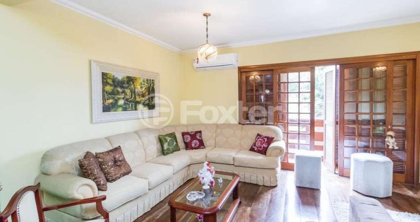 Casa comercial com 2 salas à venda na Rua Arabutan, 599, Navegantes, Porto Alegre