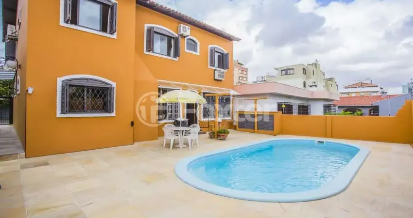 Casa com 3 quartos à venda na Rua Inhanduí, 340, Cristal, Porto Alegre