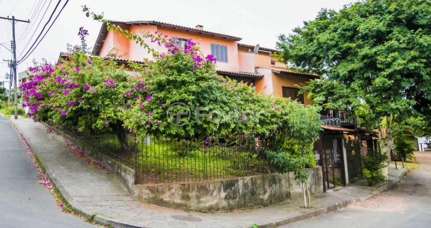 Casa com 5 quartos à venda na Rua Ângelo Passuelo, 79, Vila Nova, Porto Alegre