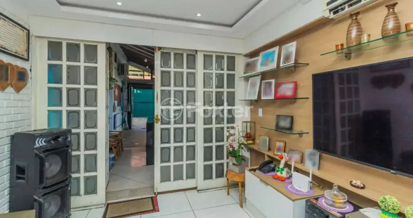 Casa com 3 quartos à venda na Avenida Maceió, 350, Medianeira, Porto Alegre