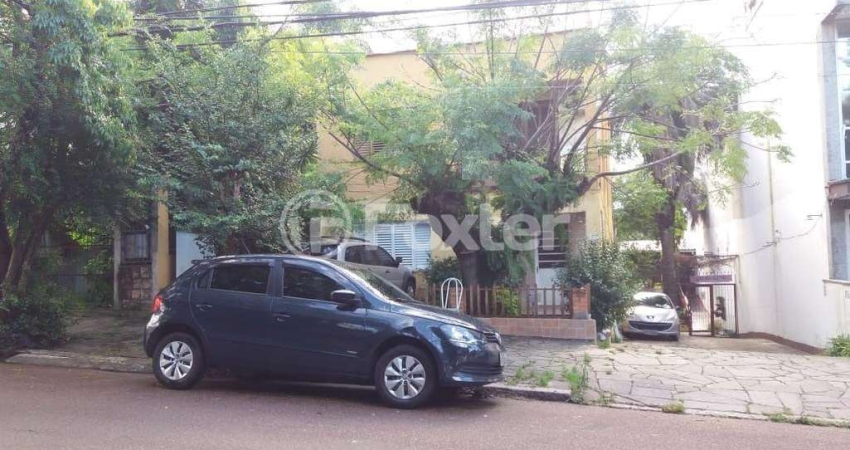 Terreno à venda na Rua Bezerra de Menezes, 167, Passo da Areia, Porto Alegre