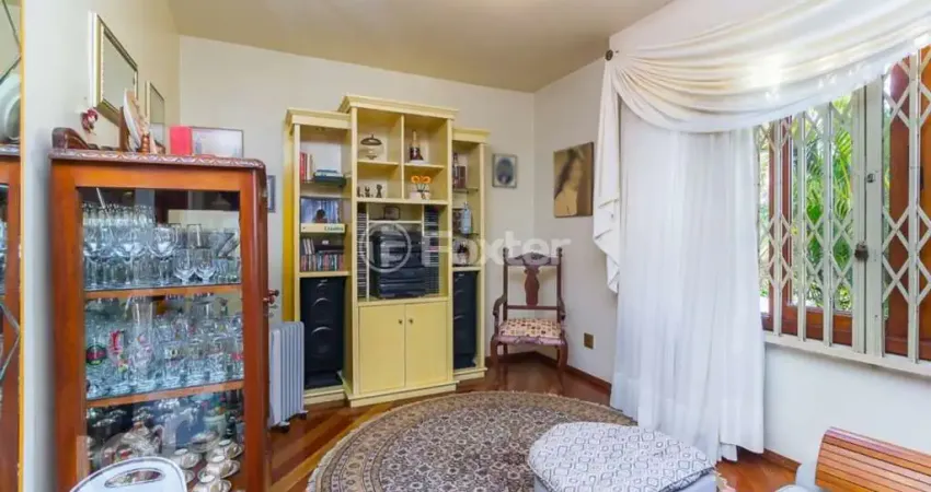 Casa com 5 quartos à venda na Rua Primeiro de Março, 721, Vila São José, Porto Alegre