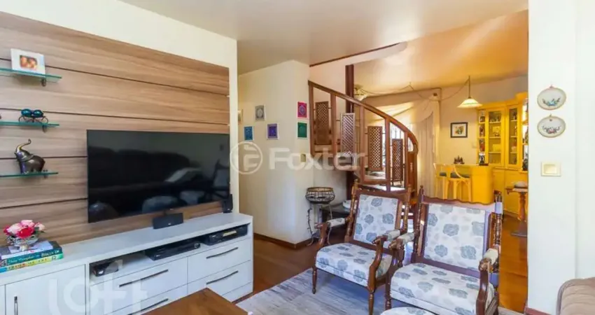 Casa com 5 quartos à venda na Rua Primeiro de Março, 721, Vila São José, Porto Alegre