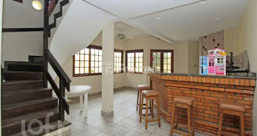 Casa em condomínio fechado com 4 quartos à venda na Rua Carlos Ferreira, 130, Teresópolis, Porto Alegre