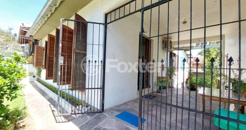 Casa com 3 quartos à venda na Avenida Teixeira Mendes, 298, Chácara das Pedras, Porto Alegre