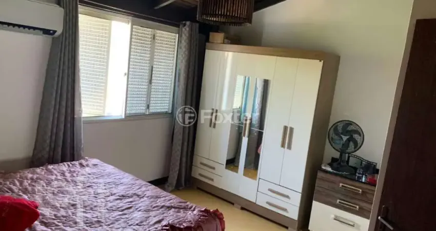 Casa em condomínio fechado com 2 quartos à venda na Avenida José Aloísio Filho, 889, Humaitá, Porto Alegre