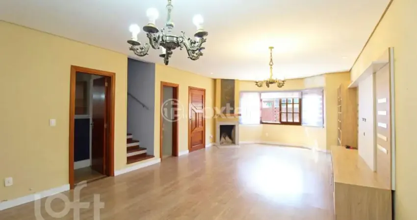 Casa com 3 quartos à venda na Rua Jacundá, 641, Guarujá, Porto Alegre