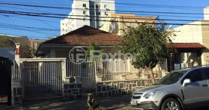 Casa com 3 quartos à venda na Rua Dona Cecília, 28, Medianeira, Porto Alegre