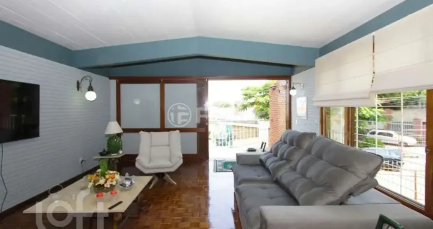 Casa com 3 quartos à venda na Rua Veronese, 297, São Sebastião, Porto Alegre