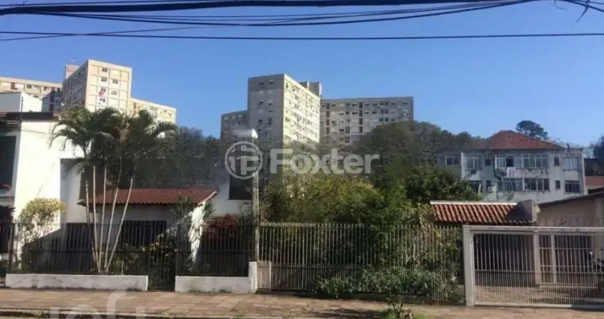 Casa com 3 quartos à venda na Rua Teixeira de Freitas, 761, Santo Antônio, Porto Alegre