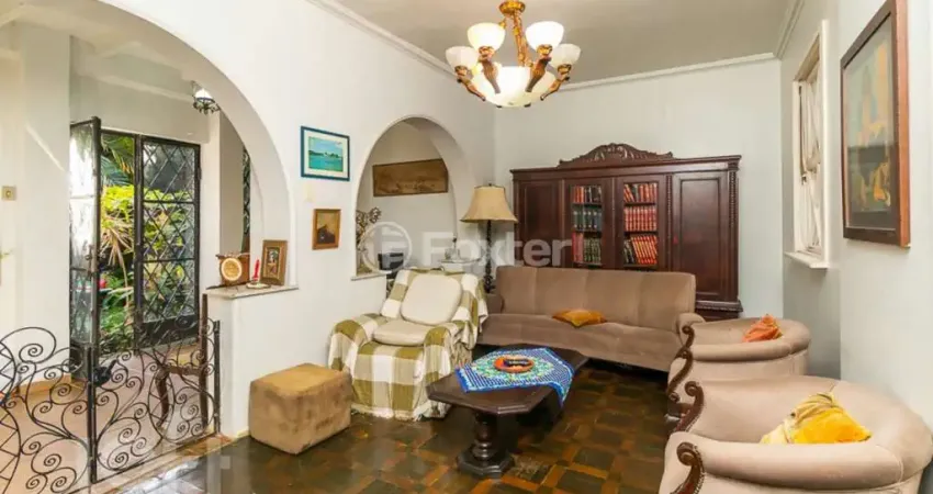 Casa com 7 quartos à venda na Rua Santa Cecília, 2186, Rio Branco, Porto Alegre