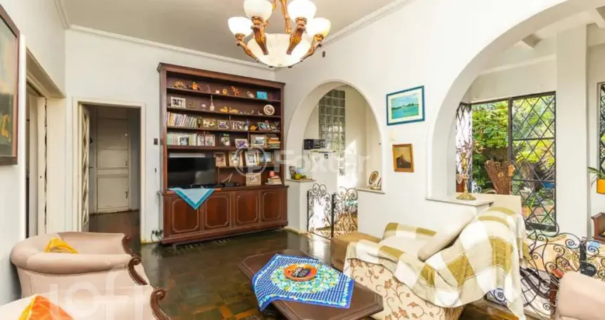 Casa com 7 quartos à venda na Rua Santa Cecília, 2186, Rio Branco, Porto Alegre