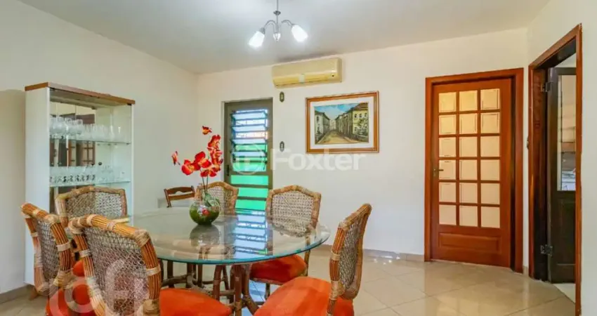 Casa com 3 quartos à venda na Rua Atlântida, 289, Ipanema, Porto Alegre