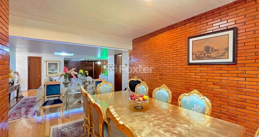 Casa com 3 quartos à venda na Rua Maracá, 51, Vila Assunção, Porto Alegre