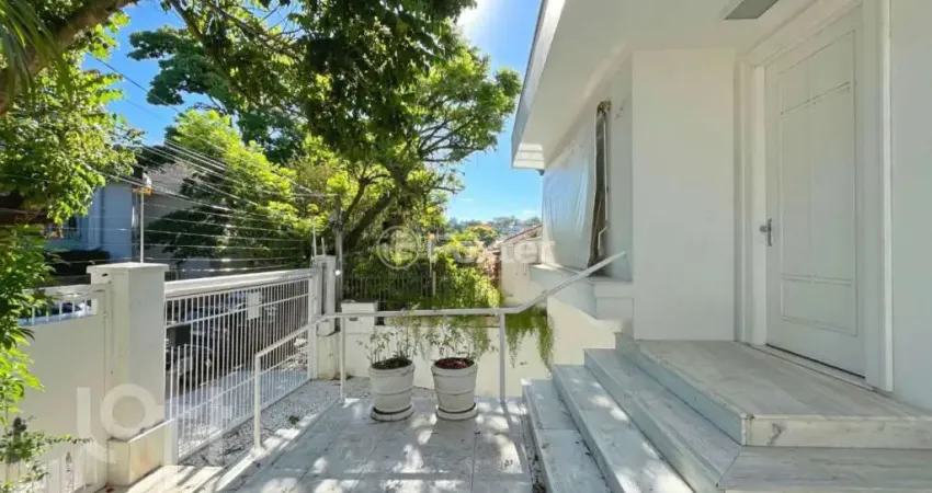 Casa com 4 quartos à venda na Rua Indianápolis, 332, Três Figueiras, Porto Alegre