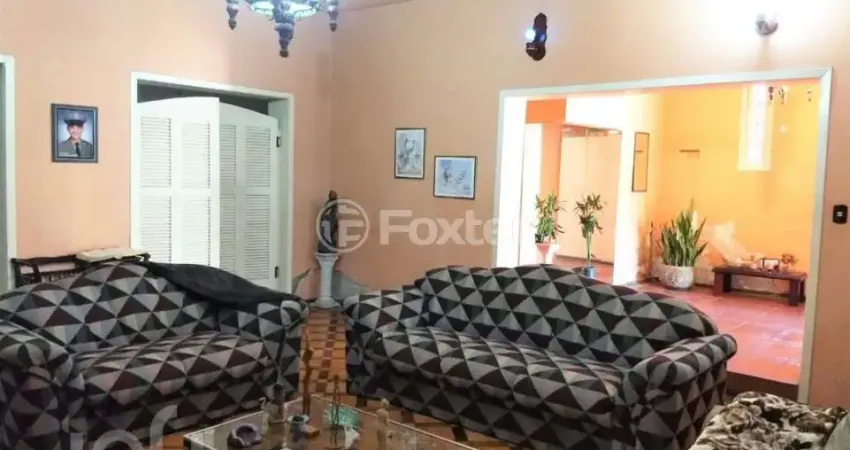 Casa com 3 quartos à venda na Rua Coronel Neves, 472, Medianeira, Porto Alegre