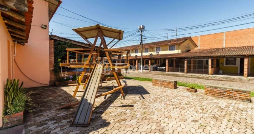 Casa em condomínio fechado com 2 quartos à venda na Avenida Edgar Pires de Castro, 2600, Hípica, Porto Alegre