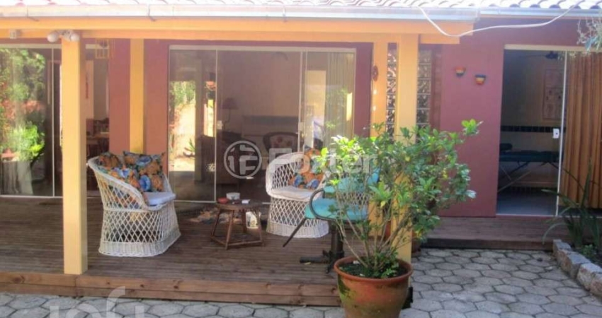 Casa com 5 quartos à venda na Servidão Niberto Borges, 48, Pântano do Sul, Florianópolis