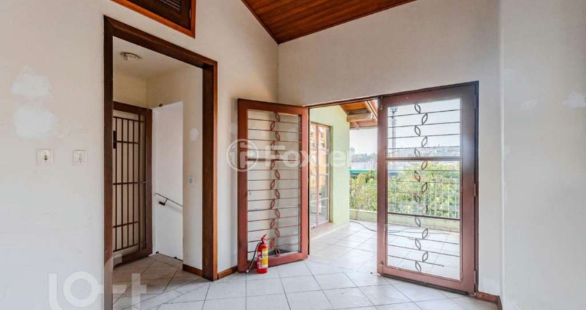 Casa com 6 quartos à venda na Rua Inhanduí, 193, Cristal, Porto Alegre