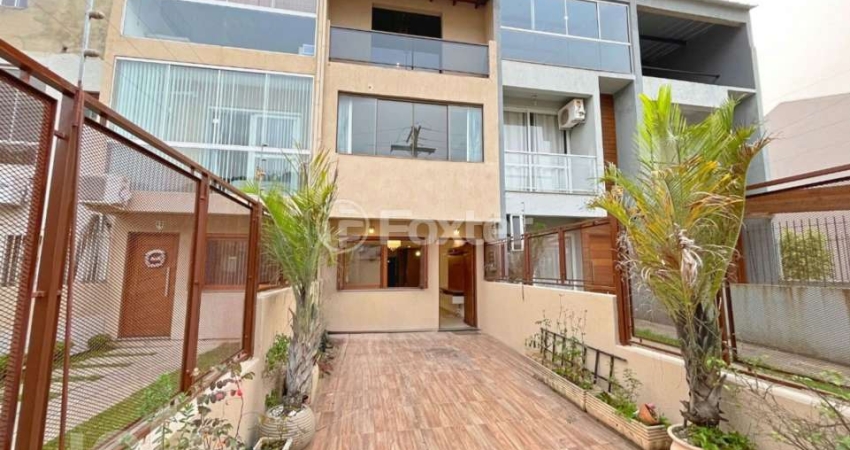 Casa com 2 quartos à venda na Rua Irmão Jaime Biazus, 211, Guarujá, Porto Alegre