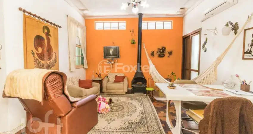 Casa com 3 quartos à venda na Rua Saica, 192, Petrópolis, Porto Alegre