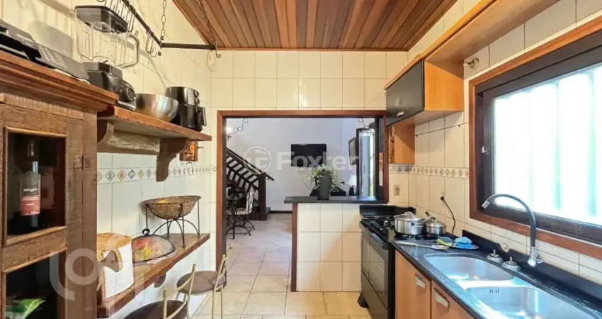 Casa com 5 quartos à venda na Rua Mata Coelho, 98, Nonoai, Porto Alegre