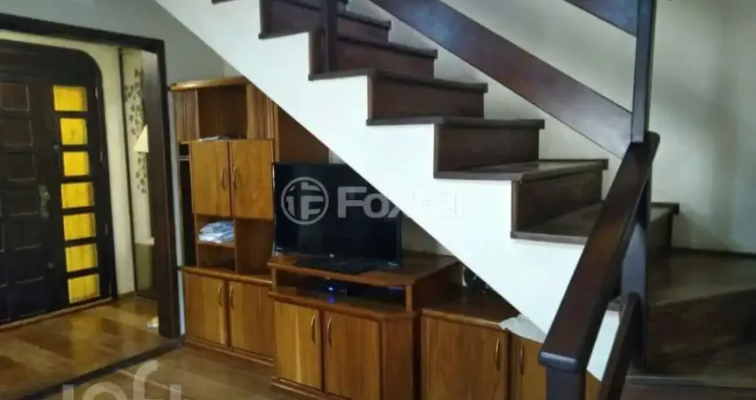Casa com 3 quartos à venda na Rua Doutor Eduardo Chartier, 275, Passo da Areia, Porto Alegre