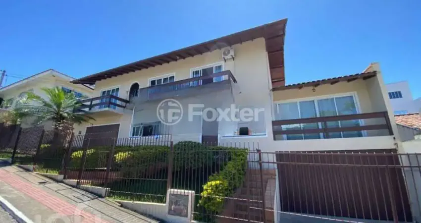 Casa com 4 quartos à venda na Avenida Atlântica, 982, Barreiros, São José