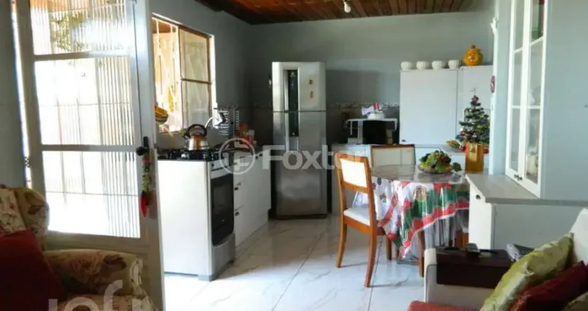 Casa com 2 quartos à venda na Avenida Natal, 109, Medianeira, Porto Alegre