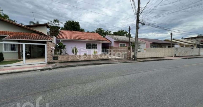 Casa com 2 quartos à venda na Rua Julieta da Silva Melo, 358, Forquilhas, São José