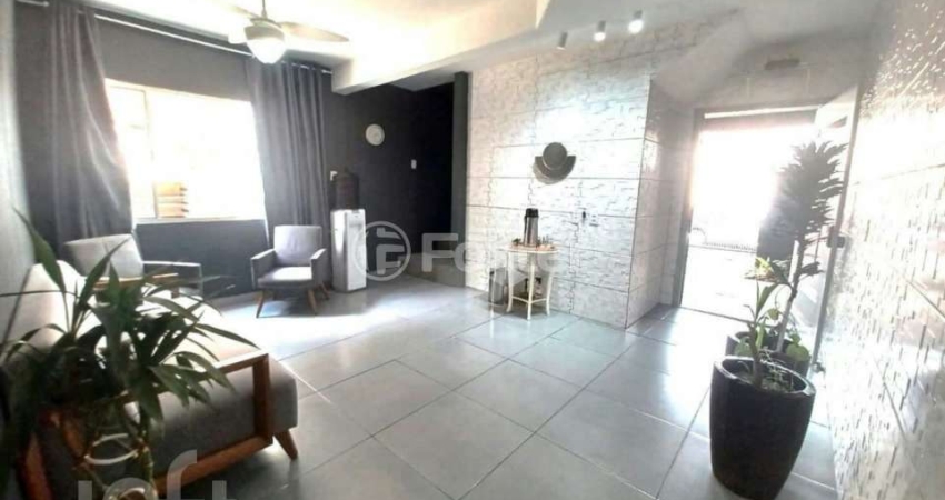 Casa com 4 quartos à venda na Avenida Agostini, 35, Navegantes, Porto Alegre