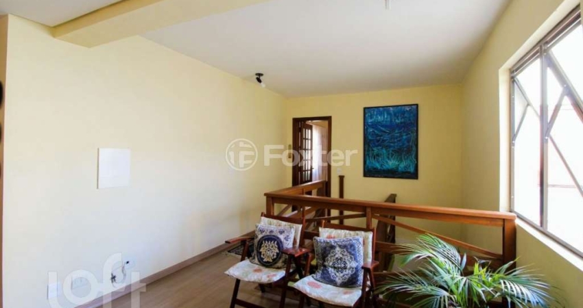 Casa com 3 quartos à venda na Avenida Berlim, 805, São Geraldo, Porto Alegre
