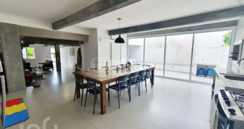 Casa com 3 quartos à venda na Rua Comendador Albino Cunha, 261, Cristo Redentor, Porto Alegre