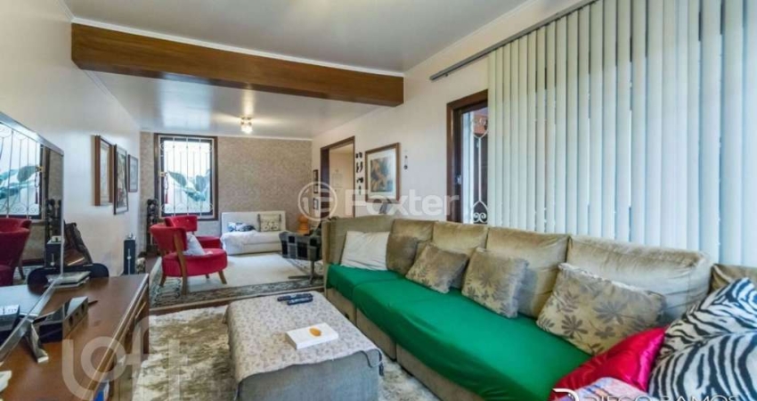 Casa com 3 quartos à venda na Avenida Lavras, 530, Petrópolis, Porto Alegre