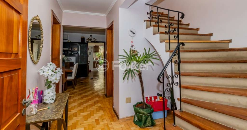 Casa com 3 quartos à venda na Rua Sorocaba, 69, Passo da Areia, Porto Alegre