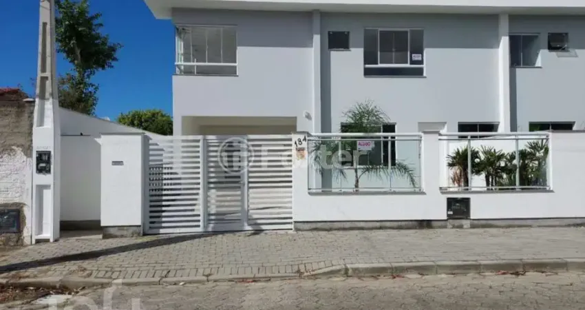 Casa com 3 quartos à venda na Rua Quatorze Bis, 184, Carianos, Florianópolis