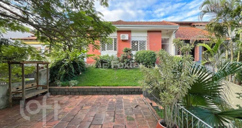 Casa com 3 quartos à venda na Rua Silvério Souto, 480, Teresópolis, Porto Alegre