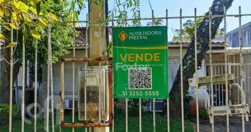 Casa com 3 quartos à venda na Avenida João XXIII, 106, São Sebastião, Porto Alegre