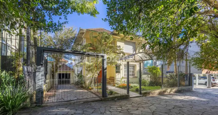 Casa com 5 quartos à venda na Rua Professor Langendonck, 129, Petrópolis, Porto Alegre