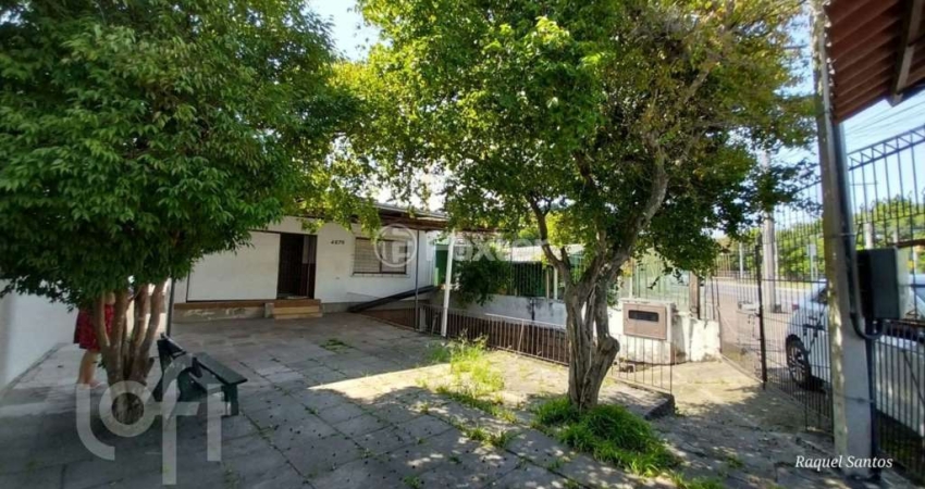 Casa com 3 quartos à venda na Avenida da Cavalhada, 4370, Cavalhada, Porto Alegre