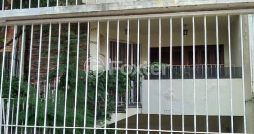 Casa com 3 quartos à venda na Avenida Pirapó, 117, Petrópolis, Porto Alegre
