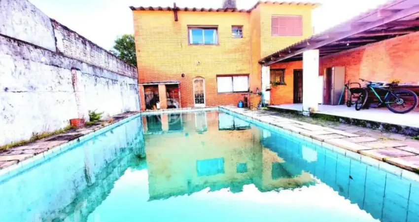 Casa com 3 quartos à venda na Rua Jacundá, 670, Guarujá, Porto Alegre