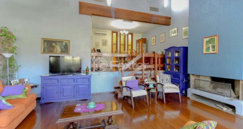 Casa com 3 quartos à venda na Rua Doutor Barbosa Gonçalves, 51, Chácara das Pedras, Porto Alegre