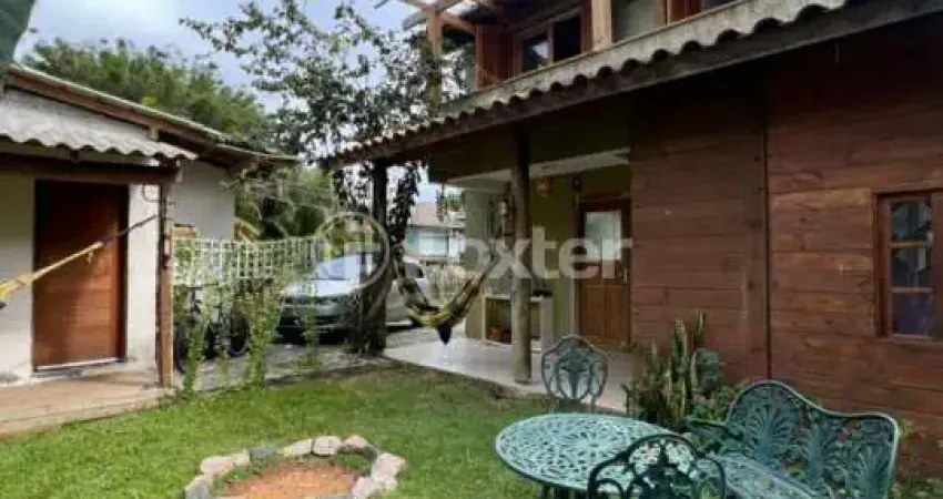 Casa com 2 quartos à venda na Servidão Amantino Cameu, 881, Rio Tavares, Florianópolis