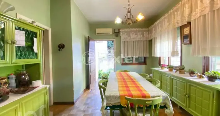 Casa com 3 quartos à venda na Rua General Souza Doca, 224, Petrópolis, Porto Alegre