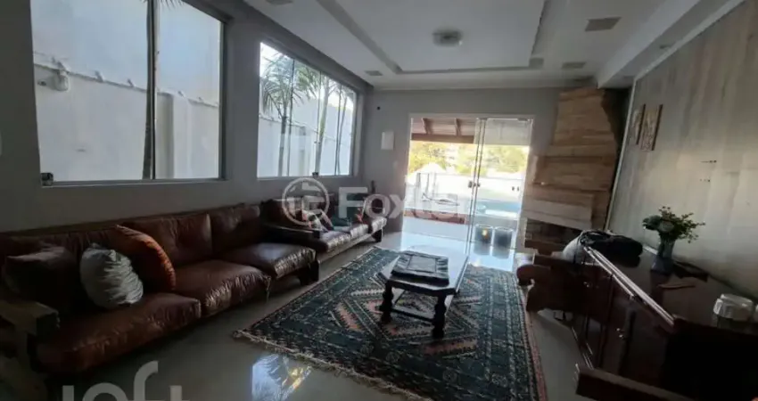 Casa com 3 quartos à venda na Rua Silvério Souto, 540, Teresópolis, Porto Alegre