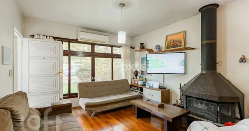 Casa com 3 quartos à venda na Rua Estácio de Sá, 700, Chácara das Pedras, Porto Alegre