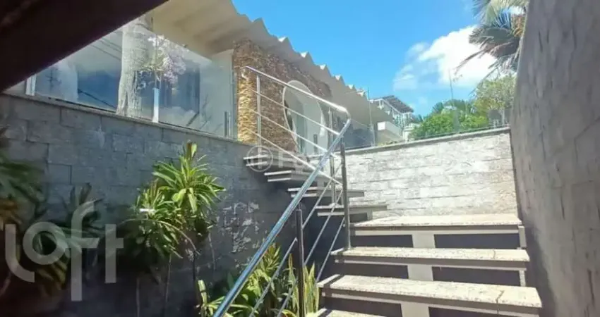 Casa com 3 quartos à venda na Rua Estácio de Sá, 151, Chácara das Pedras, Porto Alegre